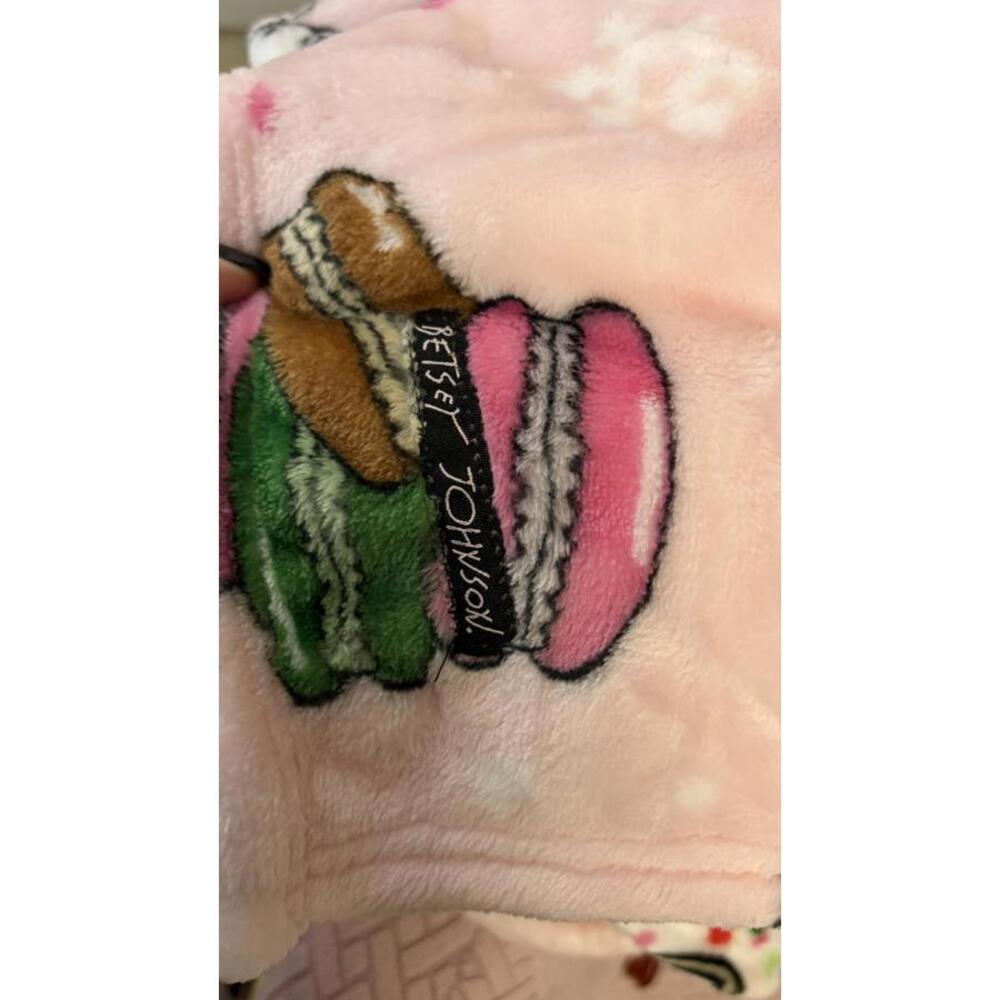 Betsey Johnson Ultra Soft Plush Throw Blanket - Picture 6 of 6